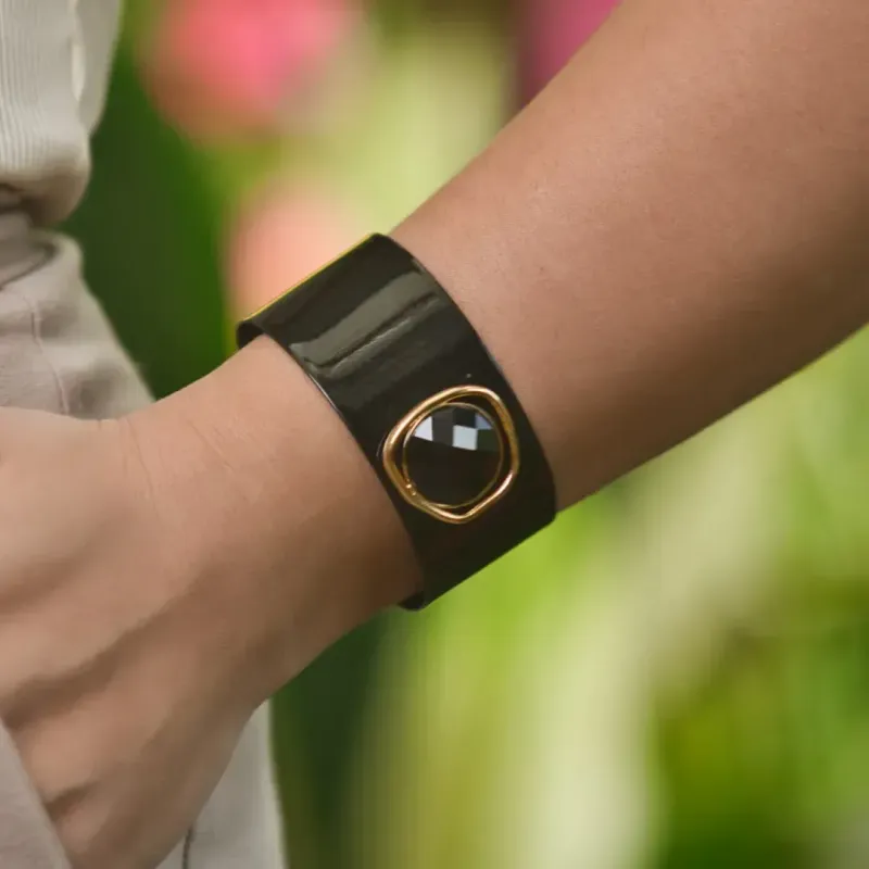 Bracelete Resina Black com Detalhe Orgânico