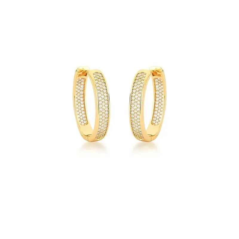 ARGOLA OVAL CRAVEJADA COM ZIRCONIA EM 3 COLUNAS NA FRENTE E NA PARTE INTERNA